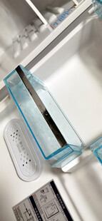 蓝色透明抽屉滑轨