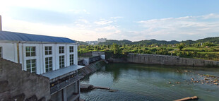 河畔电站白楼风景