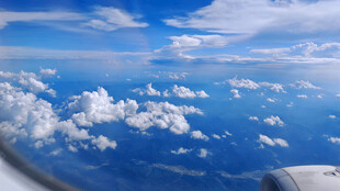 高空俯瞰云海美景