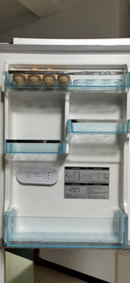 简约冰箱内部储物展示