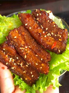 美味烤排骨配生菜