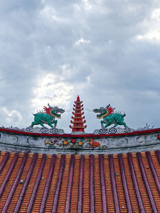 中式屋顶上的精美装饰