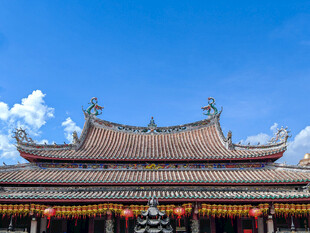 中式古建筑庙宇屋顶景观