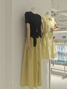 时尚女装展示于简约空间