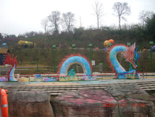 户外彩色卡通造型游乐设施