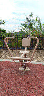 户外红色地面健身器材