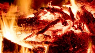 熊熊燃烧的炽热火焰