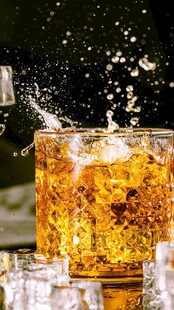 冰爽鸡尾酒 激情飞溅瞬间