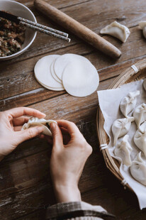 手工包饺子场景