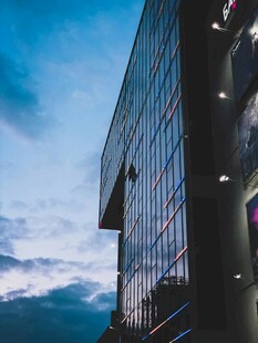 城市高楼与天空美景