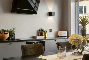 现代简约风温馨餐厅一角