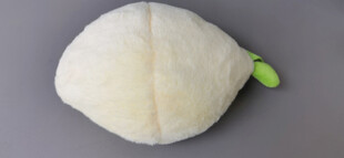 可爱白色毛绒水果抱枕