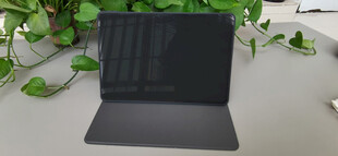 黑色平板及保护套展示