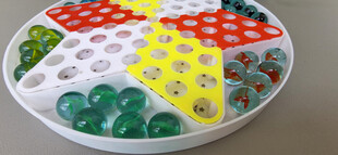 多彩几何形状玩具拼盘