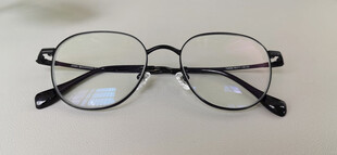 简约金属框眼镜