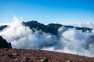 高山云海壮丽景观