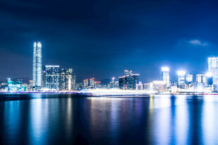 城市夜景璀璨灯光倒影