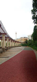 校园红色步道与建筑景观