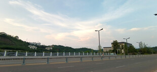 黄昏时分的公路风景