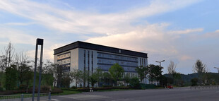 现代办公大楼建筑外观远景