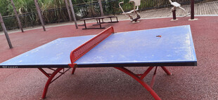 户外蓝色乒乓球桌