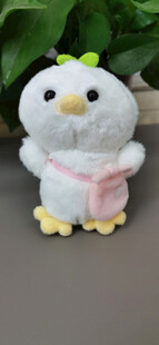 可爱小鸟玩偶捧粉色书本