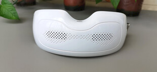 白色眼部按摩仪特写