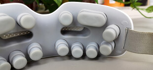 白色按摩滚轮健身器材