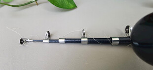 黑色钓竿及部件展示