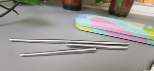 彩色铁盒与可折叠筷子