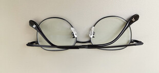 简约黑色框架眼镜