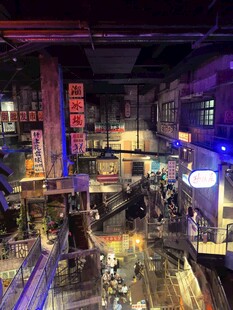 繁华都市夜景商业街