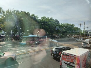 城市道路车辆行驶景象