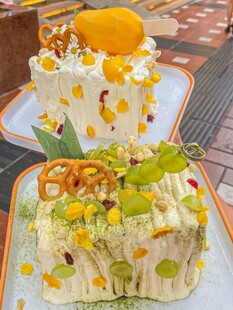 美味多样的特色甜点拼盘