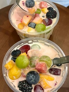 缤纷水果酸奶杯