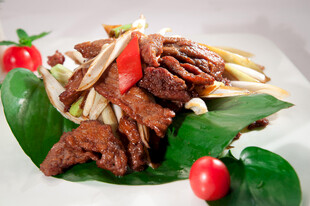 葱爆澳洲小牛肉