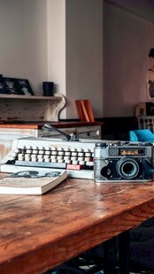 复古桌面电子设备展示