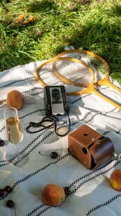 户外野餐的精致物品摆放