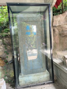 玻璃展示柜中的物品