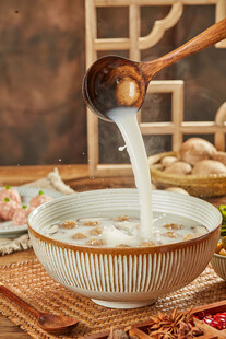 传统美食熬制现场