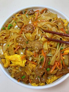 美味牛肉炒面诱人上桌