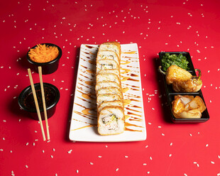 多样寿司摆盘展示