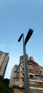 独特建筑外观与路灯景观