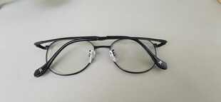 简约金属框透明镜片眼镜