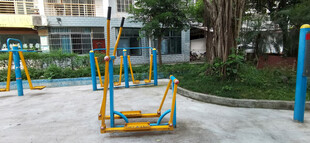 小区户外健身器材场景