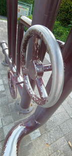 复古金属车轮雕塑