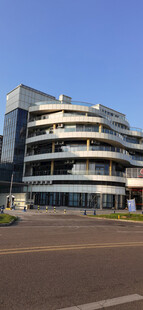 现代风格多层商业建筑