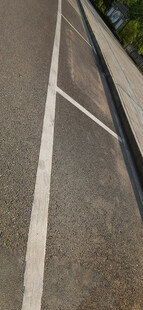 道路上的停车位白色标线