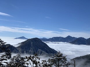 高山云海壮丽景观