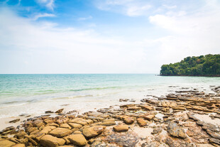 海边礁石美景